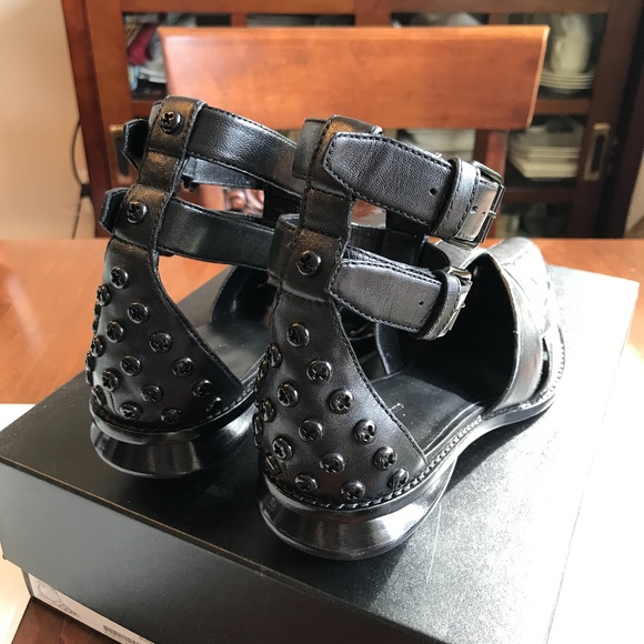 Shoe - Picture 5 of 8